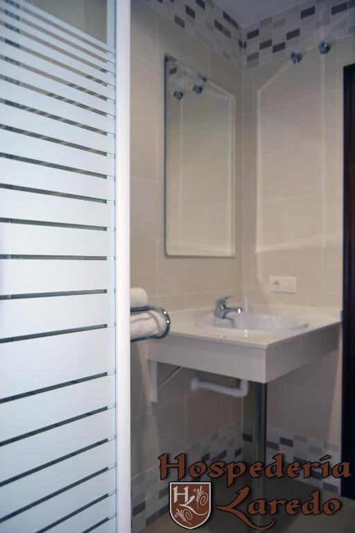 Hospederia Laredo Hotel Ла Карлота Стая снимка