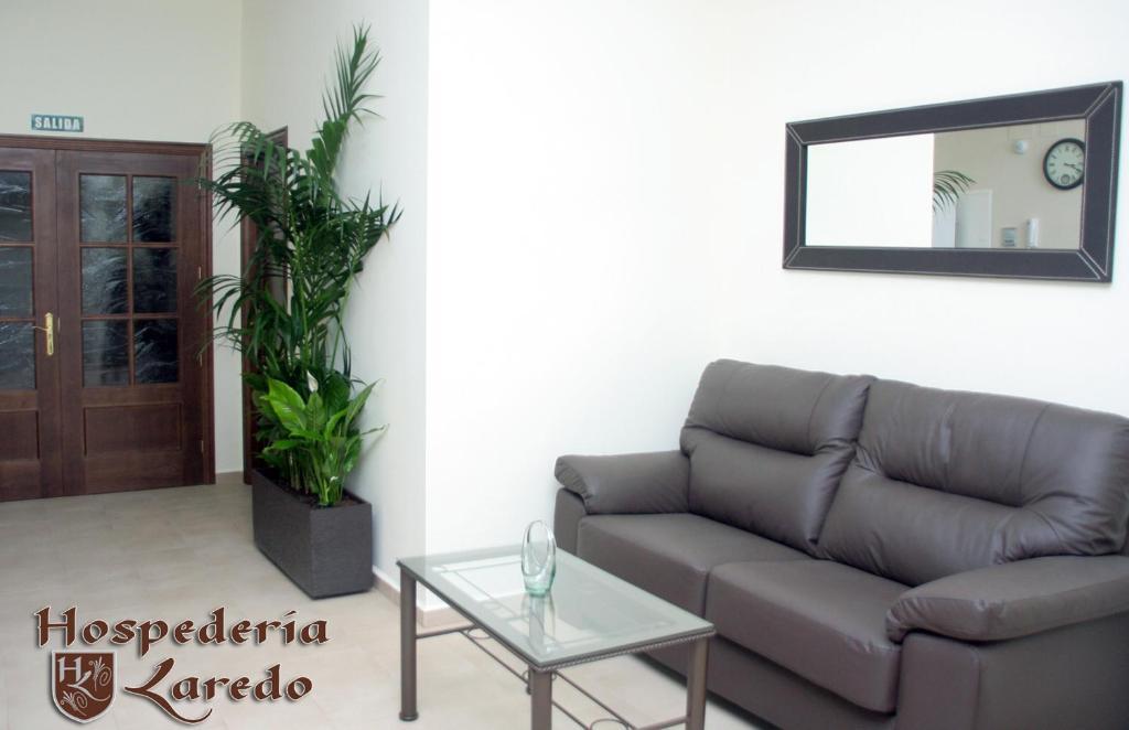 Hospederia Laredo Hotel Ла Карлота Екстериор снимка