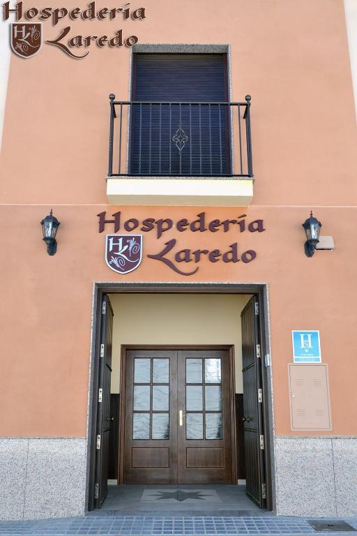 Hospederia Laredo Hotel Ла Карлота Екстериор снимка