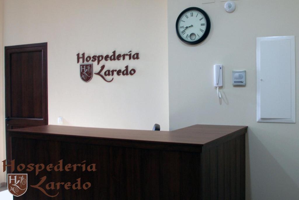 Hospederia Laredo Hotel Ла Карлота Екстериор снимка