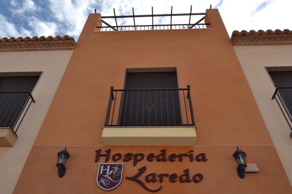 Hospederia Laredo Hotel Ла Карлота Екстериор снимка
