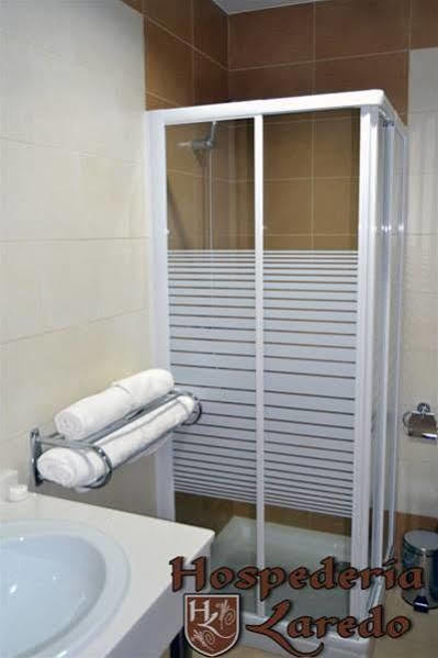 Hospederia Laredo Hotel Ла Карлота Екстериор снимка