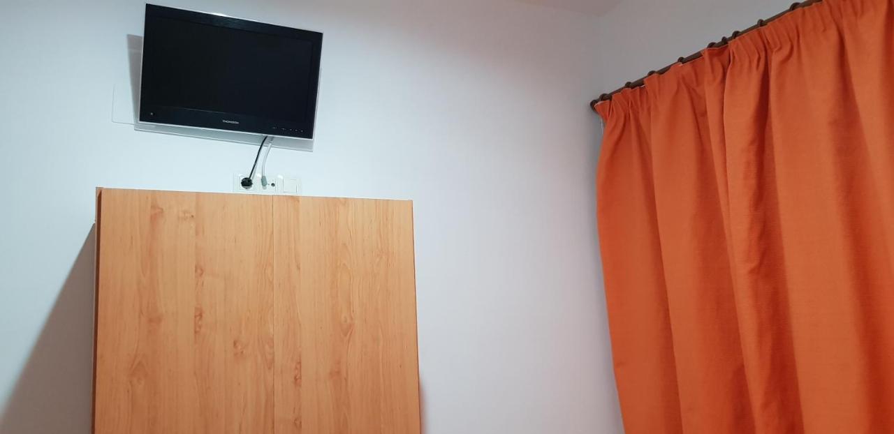 Hospederia Laredo Hotel Ла Карлота Екстериор снимка