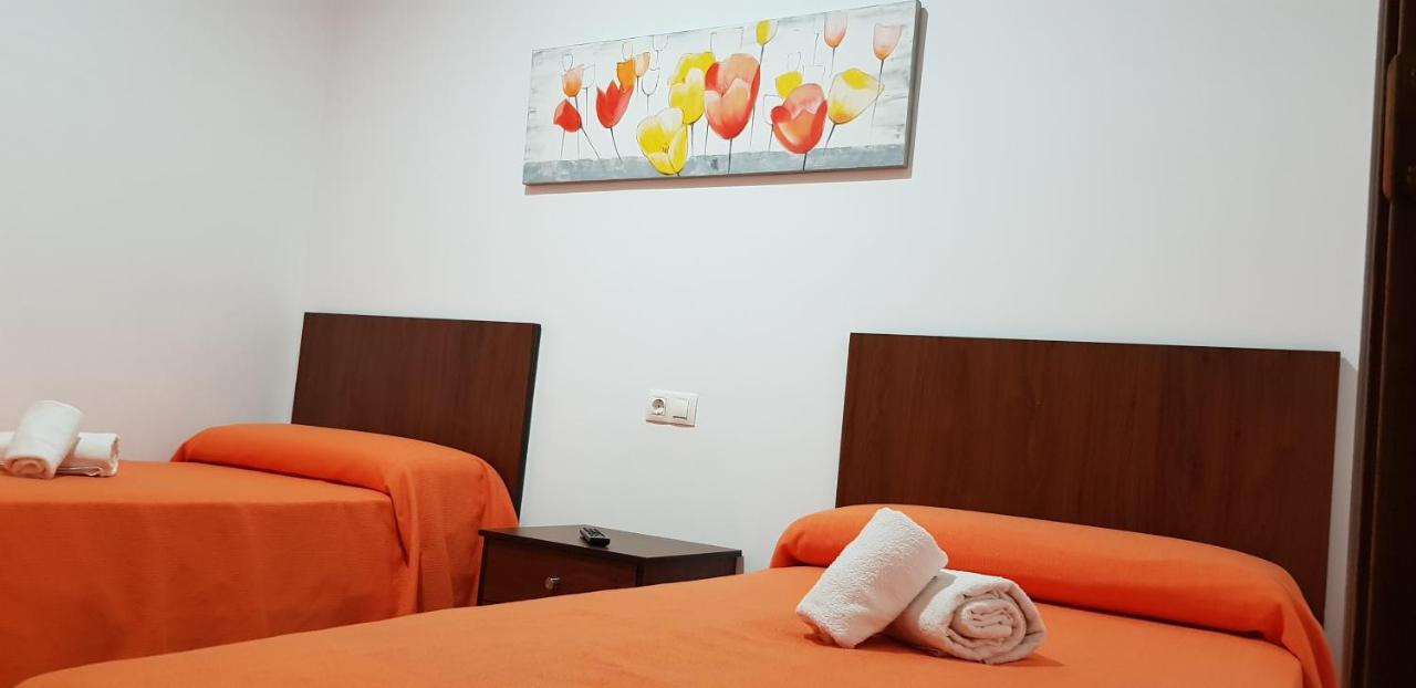 Hospederia Laredo Hotel Ла Карлота Екстериор снимка
