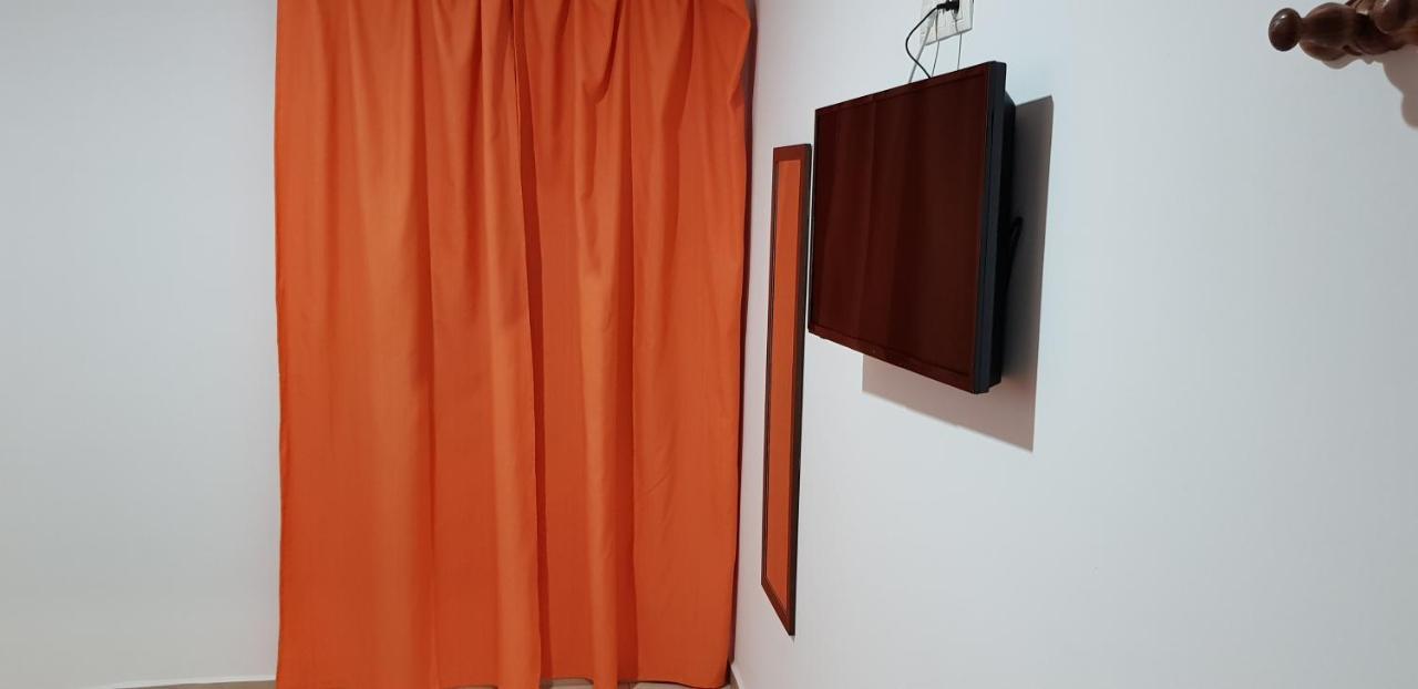 Hospederia Laredo Hotel Ла Карлота Екстериор снимка